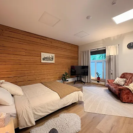 In With Free Parking Apartment *