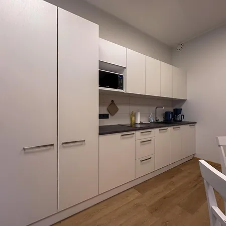In With Free Parking Apartment